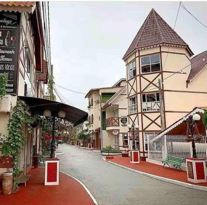 Casa Centro Com Estacionamento-500M Da Rua Do Lazer, Ideal P Casais Ou Ate 4 Pessoas Домингус-Мартинс Экстерьер фото